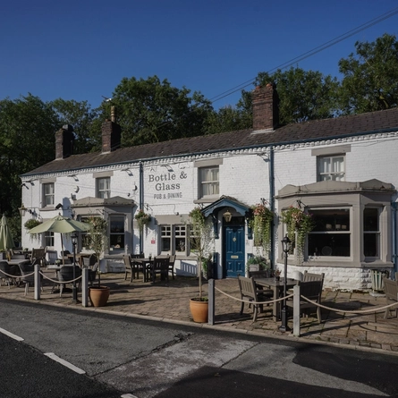 6129_DB_C&B_BottleandGlass_Rainford_Pub_2023_4.jpg