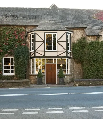 Hunters Hall Inn (Kingscote) Exterior