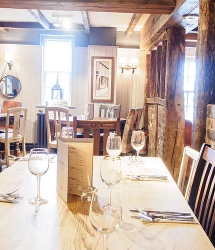 6261_Destination_C&B_WheatstoneInn_Gloucester_003.jpg