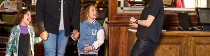 5790_DB_FHI_Holly-Tree-Farm_Nottingham_People_Lifestyle_Bar-Serve_2023_048.jpg