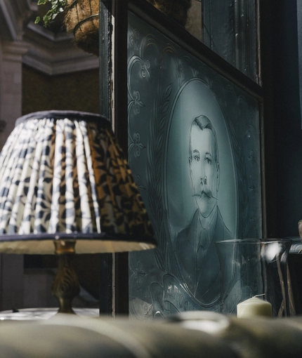 The interior decor of the Sherlock Holmes including an illustration of a man on one of the window panes.