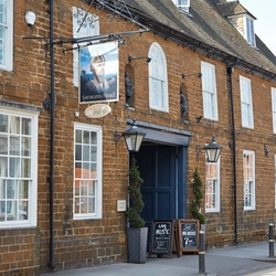 Saracens Head Hotel (Towcester) Exterior