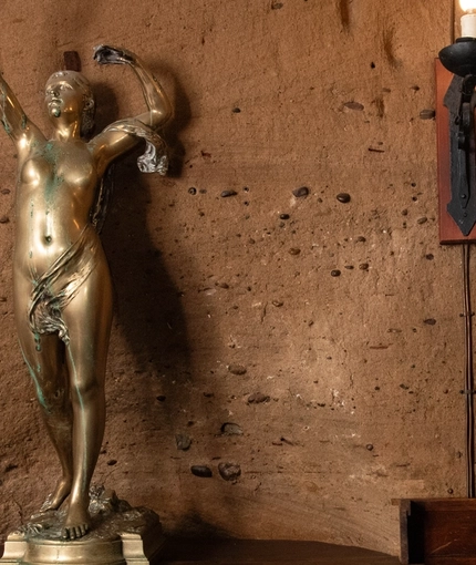 An image of a statue and paintings at Ye Olde Trip to Jerusalem.