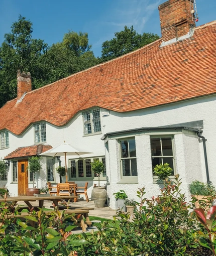 The exterior of The Cart & Horses.