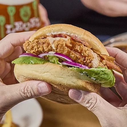 GKP_Product_Lifestyle_Beer-&-Burger-Chicken-Kyiv_2024_019.jpg