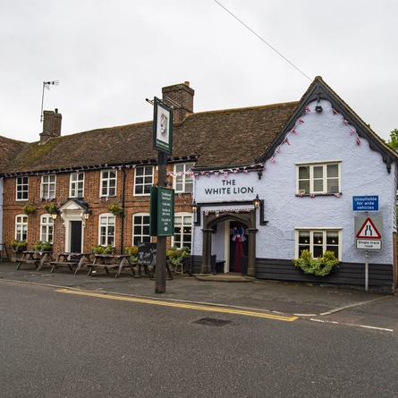 The outside of a pub.