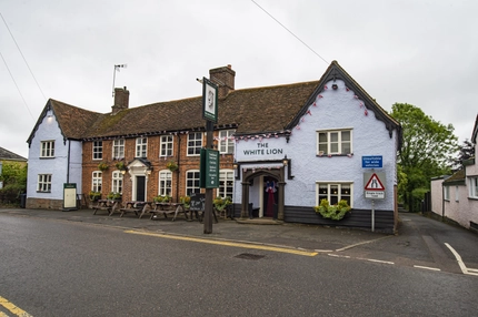 The outside of a pub.