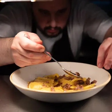 Metro - Tulse Hill Hotel (Tulse Hill) - Chef prepping food