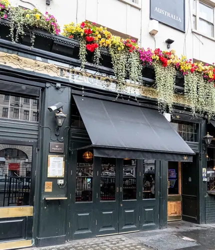 The Globe Pub Restaurant in Marylebone