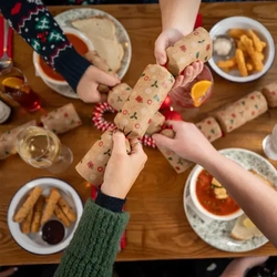4665_Christmas_PL_Cat&Fiddle_Kirk-Hallam_People_Lifestyle_Friends-Celebrating_2023_005.jpg