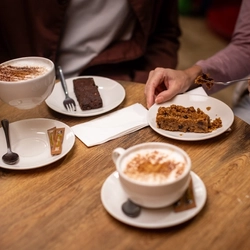 DB_WW_Product_Lifestyle_Coffee&Cake_2024_004.jpg