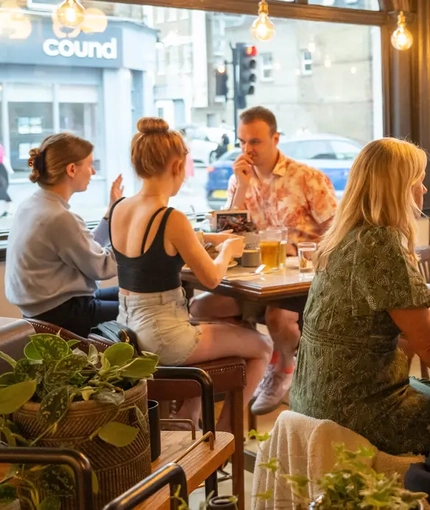 5779_P&V_MPCo_Wandle_Earlsfield_People-Lifestyle_2024_078.jpg