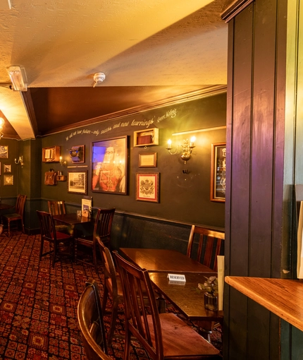 7205_GK_UC_Hoop&Toy_Kensington_Pub_2023_4.jpg