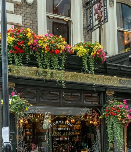 The Red Lion Pub Restaurant in Moorgate