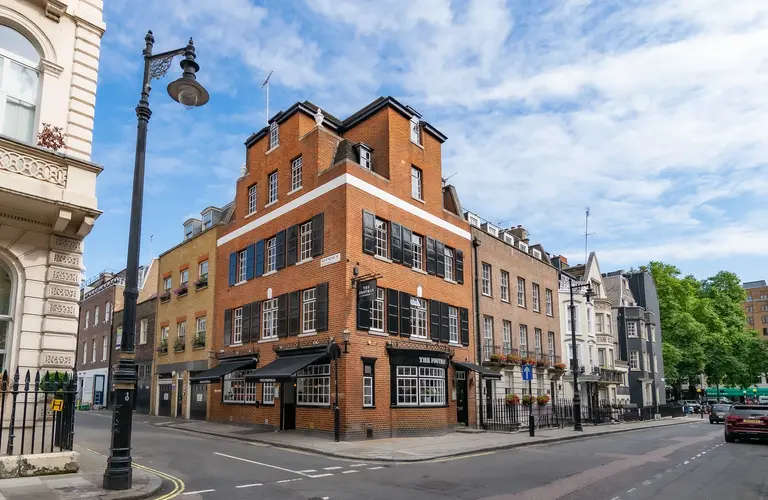 join-our-team-the-footman-pub-mayfair