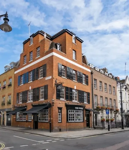 Metro - Footman (Mayfair) - Pub Exterior