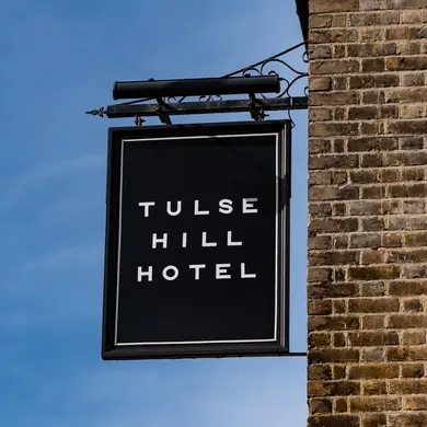 Metro - Tulse Hill Hotel (Tulse Hill) - Outdoor Sign