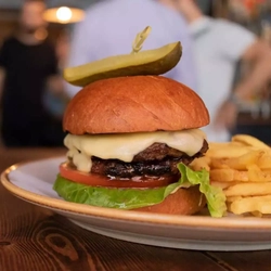 Metro - Kings Stores (Whitechapel) - Burger and fries