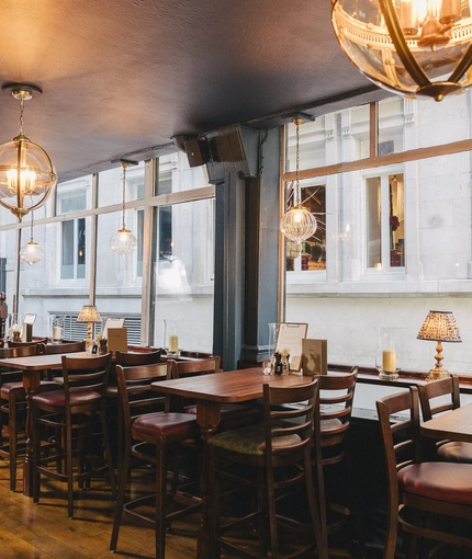 A more modern restaurant area of the Sherlock Holmes venue. 