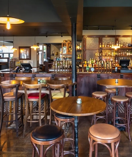 Metro - Tulse Hill Hotel (Tulse Hill) -  Interior Bar and Table