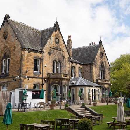 exterior of pub with beer garden