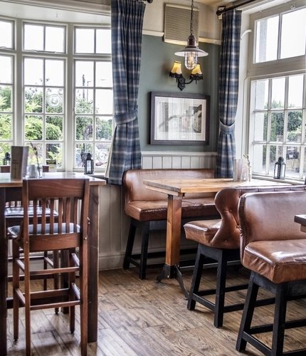 The restaurant area of The White Hart.