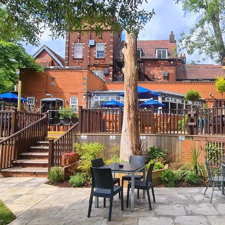 GK_PG_6598_Two_Greens_Tettenhall_Exterior.jpg