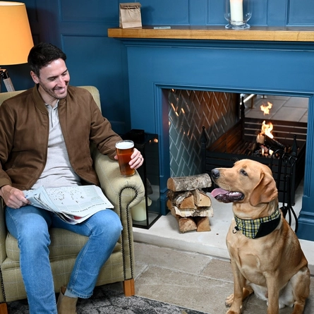 DB_C&B_People_Lifestyle_Fire&Dog_2023_1.jpg