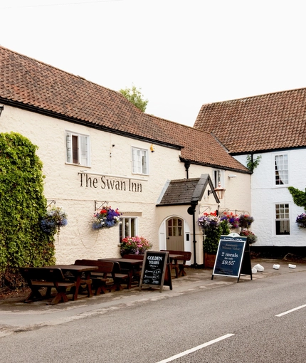 Swan Inn (Tockington) Exterior