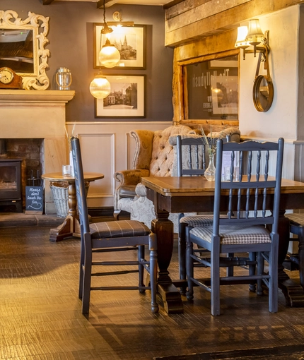 The restaurant area of The Holly Bush.
