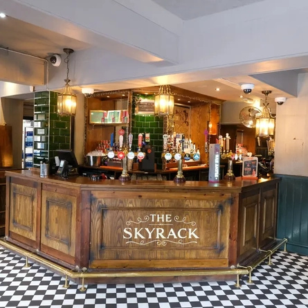 7973_GK_UC_SkyRack_Leeds_Pub_2023_5.jpg
