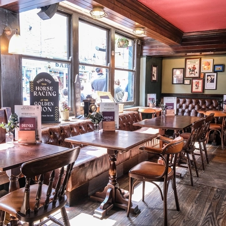 7196_GK_UC_GoldenLion_York_Pub_2023_3.jpg
