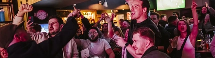 7190_GK_UC_Globe_Marylebone_People_Guests-Cheering_2022_07.jpg