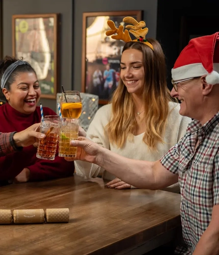 Pub & Kitchen (P&K) / Pub & Social (P&S): Christmas 2023 - Lifestyle (High-Res)