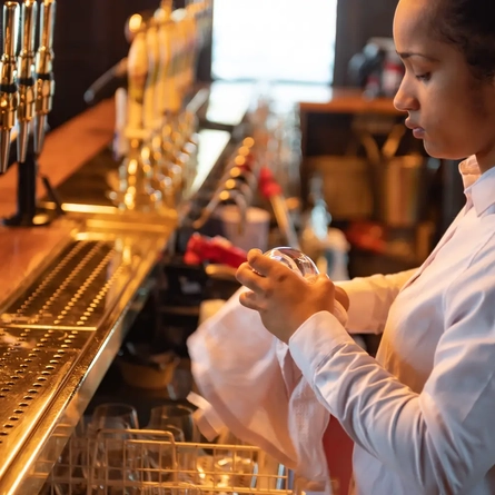 Metro - Anglesea Arms (South Kensington) - Team member at the bar