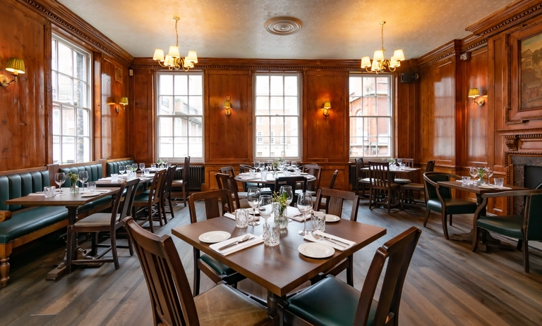 Metro - The Chesterfield Arms (Mayfair) - Dining Area