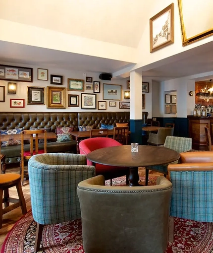 Metro - City Barge (Chiswick) - The dining area of the City Barge