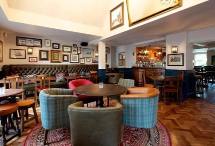 Metro - City Barge (Chiswick) - The dining area of the City Barge