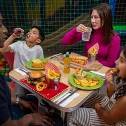 Mothers-Day_DB_HH_Lifestyle_Family-Dining_2023_099.jpg