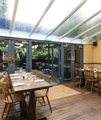 Metro - Angel Oak (Peckham) - Seating area