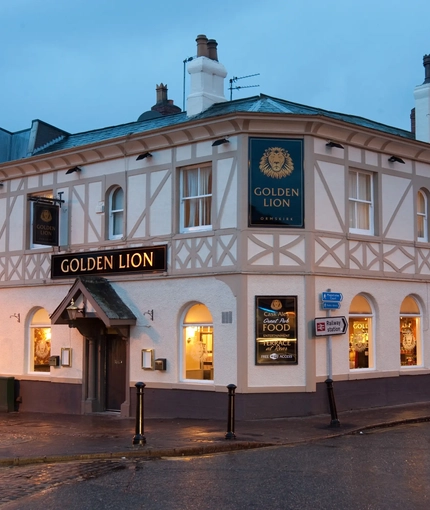 7090_GK_P&S_GoldenLion_Romford_001.jpg