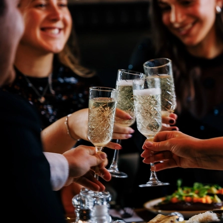 New-Years_P&V_Crafted_Product-Lifestyle_Fizz-Cheers_2024_005.jpg