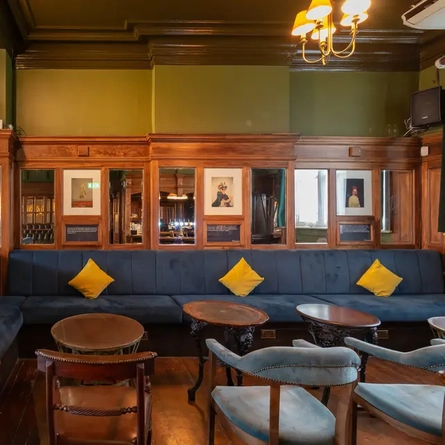 Alexandra - Seating area