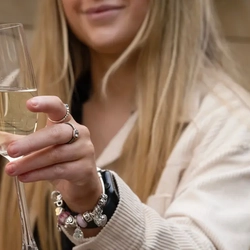 GK_P&K_Product_Lifestyle_Bubbles-Cheers_2023_001