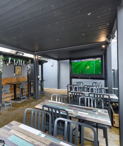 beer garden of the pub
