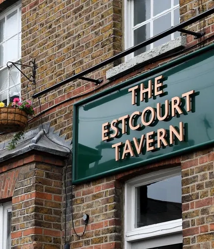 4301_Heritage_UC_EstcourtTavern_Watford_Pub_32.jpg