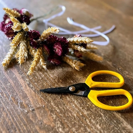 An image advertising a flower crown masterclass what's on event at The Cart & Horses.