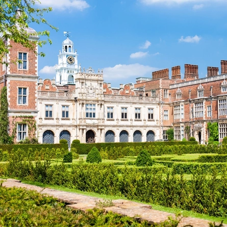 An image of Hatfield House advertising local attractions near to Chef & Brewer venues.