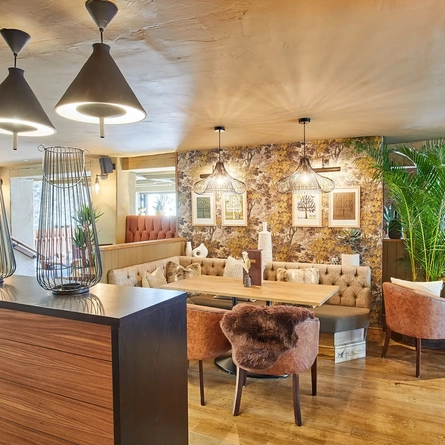 6178_P&V_Crafted_Four-Oaks_Sutton-Coldfield_Venue_Interior_2023_005