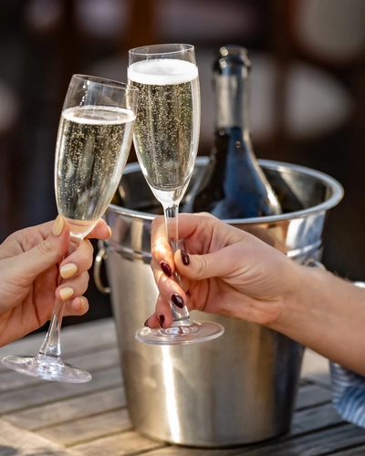 Hello, Friday 🥂